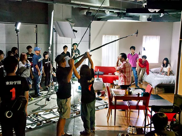 業界での人脈を広げる足がかりに!卒業生・講師のネットワーク