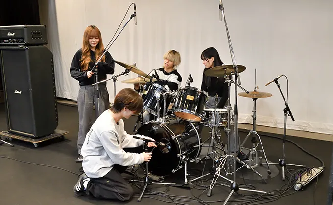 ライブ・コンサートスタッフになるには