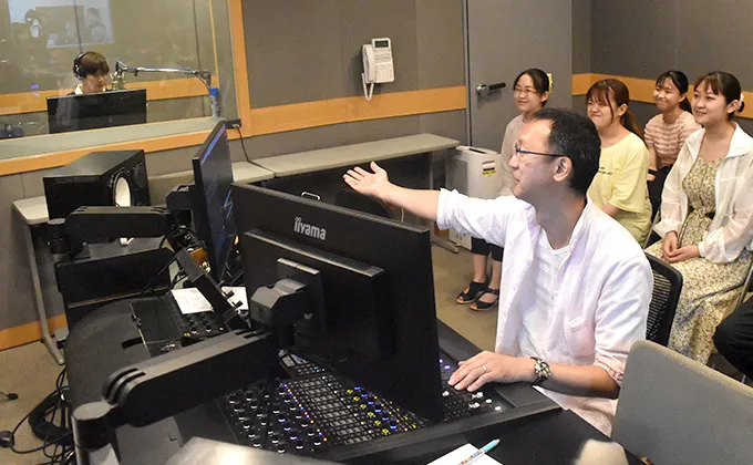 ナレーターをめざすあなたが専門学校で身につけられること