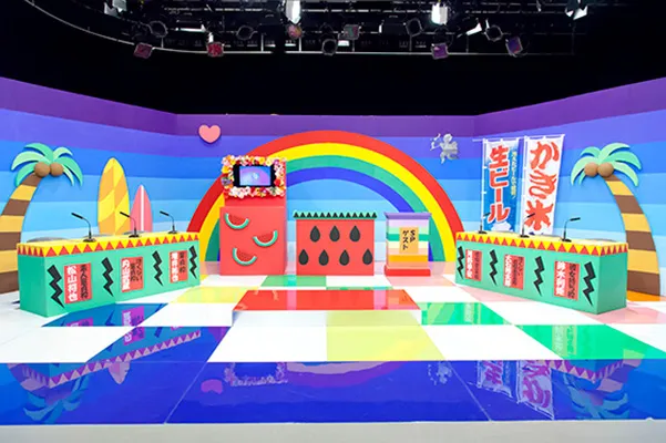 情報番組のスタジオセット（大道具・小道具）