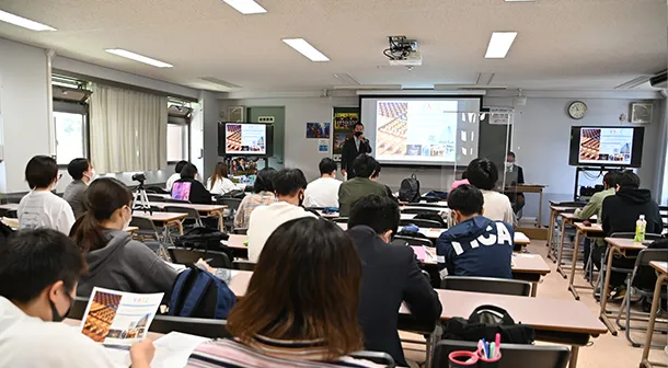 業界企業の人事担当者が随時来校 学内企業説明会