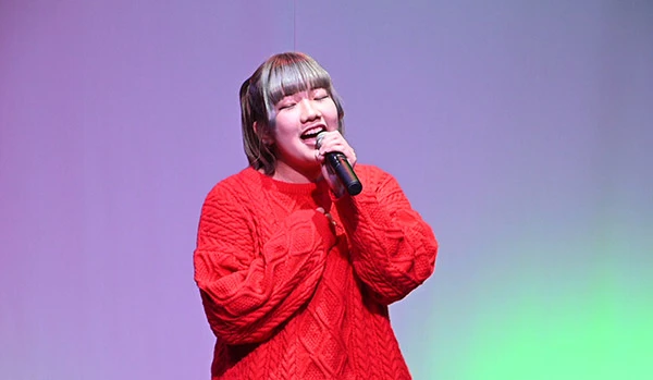 学内ライブで魅せた歌と絆のパフォーマンス！