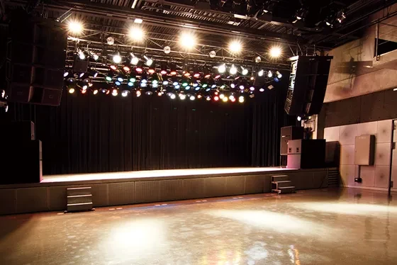 ライブホール 「Studio Dee」