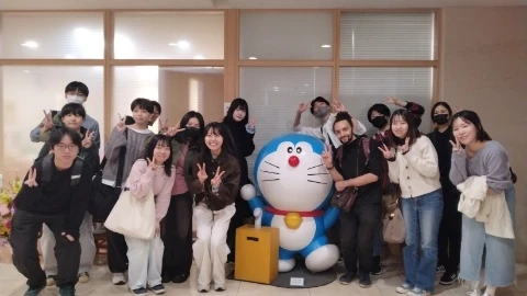 おもな作品：アニメ『ドラえもん』『クレヨンしんちゃん』『僕の心のヤバイやつ』『窓際のトットちゃん』