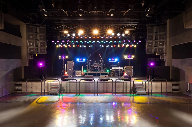 現場さながらの環境でライブ制作を学ぶ！