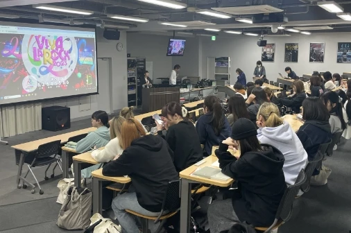 学ぶ相手は、“現役スタッフ”。現場のプロが教える