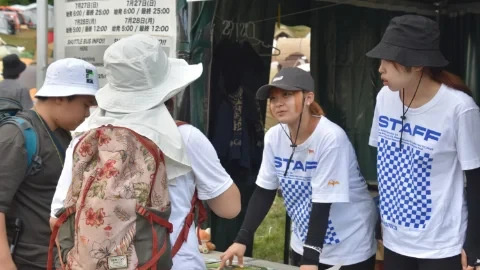 キャンプサイトの受付