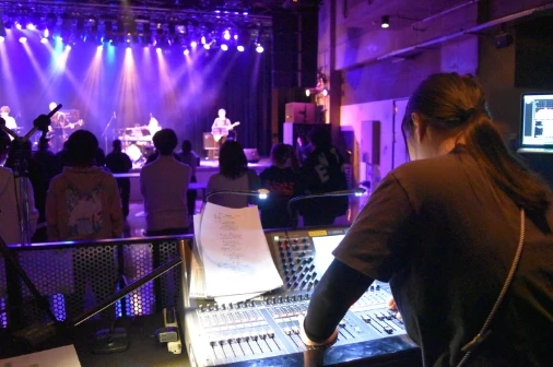 学ぶ相手は、“現役スタッフ”。現場のプロが教える