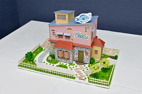 サーモンモチーフのお魚専門店