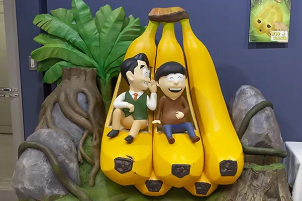 バナナマン2人のトーク番組(仮)のセット内造形物