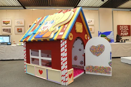 お菓子の家（大道具）