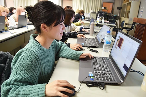 美術デザインの手法を学ぶ