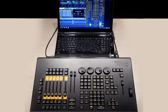 ムービングライトシステム・コンソール