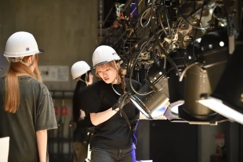 仕込み図を見ながら正確な位置に設置します