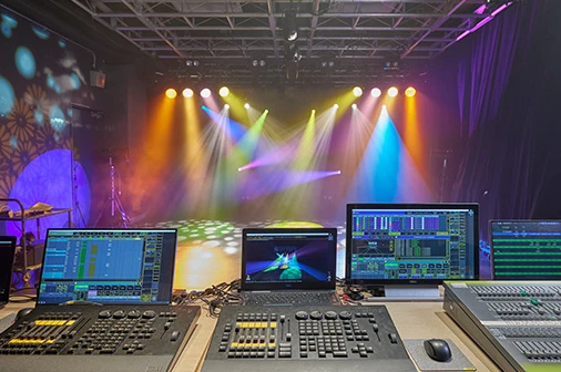 照明の専門学科ならではの充実設備