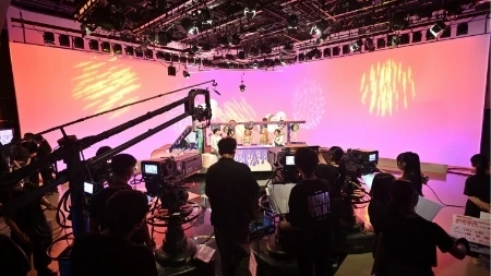 プロの現場と同じ流れで番組を制作！