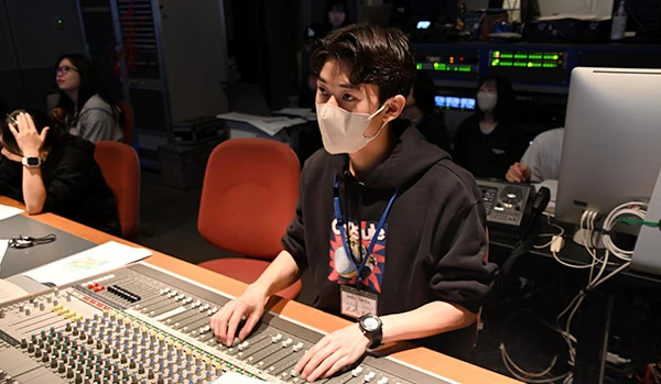 「番組制作演習」で音声スタッフの基本をマスター