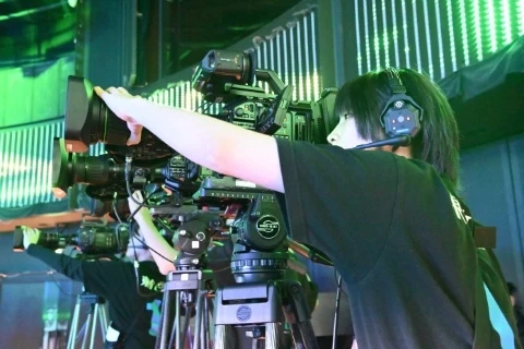 ダンス＆ヴォーカルグループ・FLSのライブ『FLS MEMORIAL TOUR -FEARLESS-
                                FINAL』映像技術スタッフ